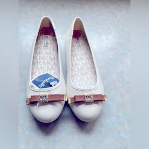 Michael Michael Kors Fulton Kris-DD, cream/brown, girls size 2, slide on flats